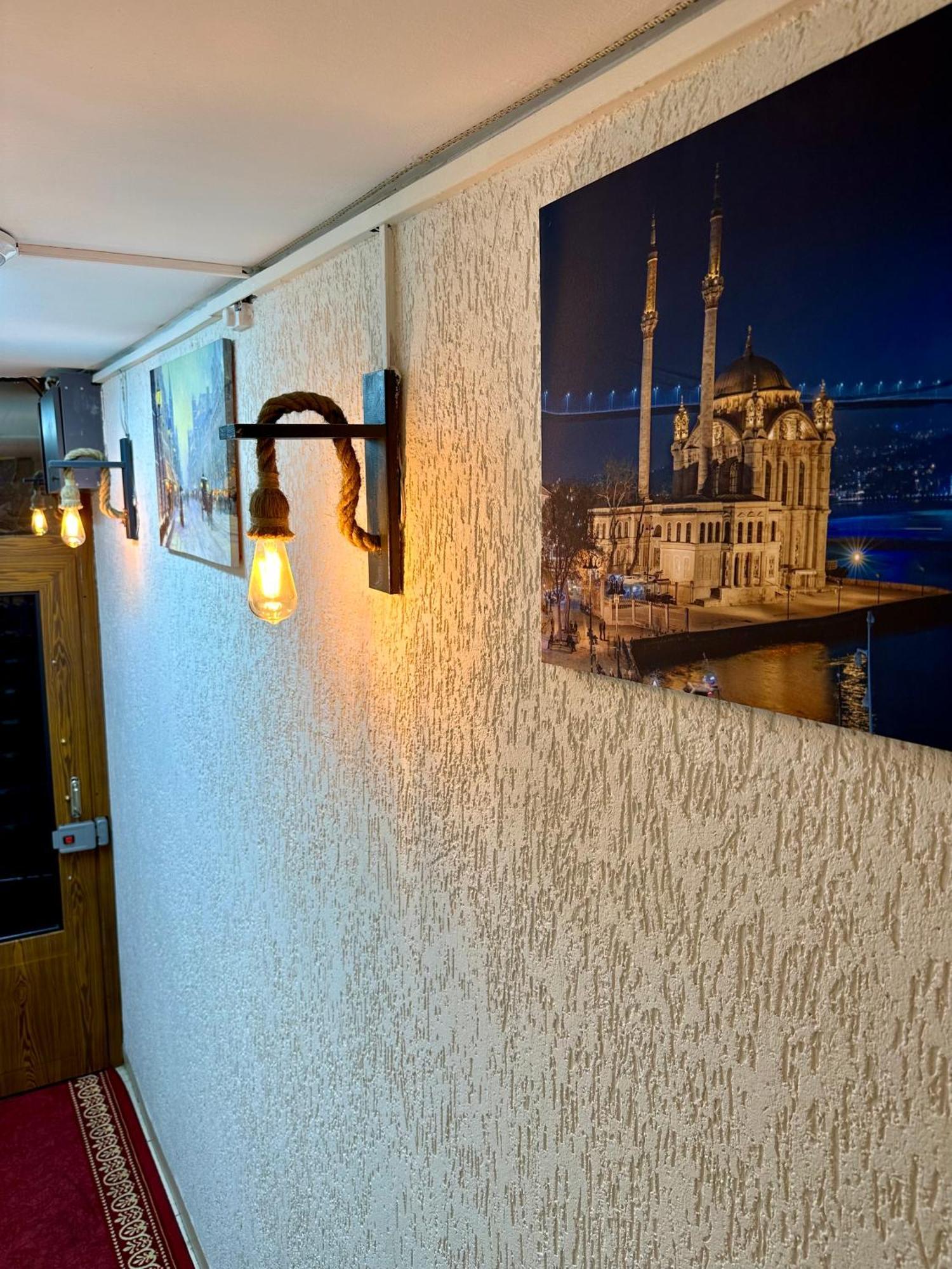 Otel The Square 30 *