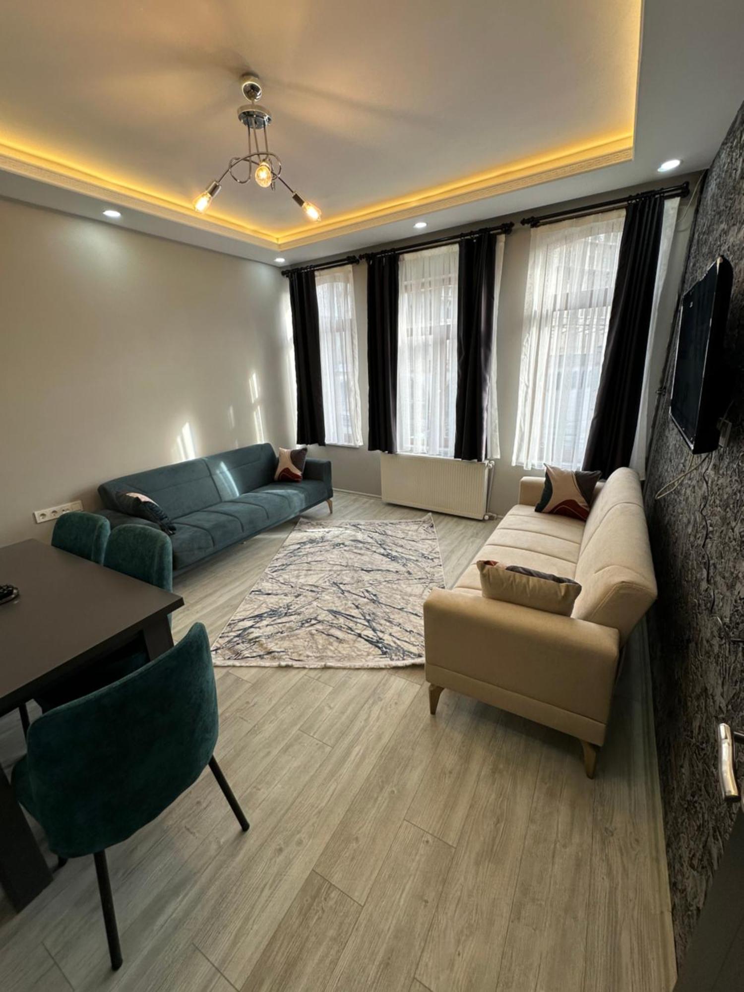 Otel The Square 30 *