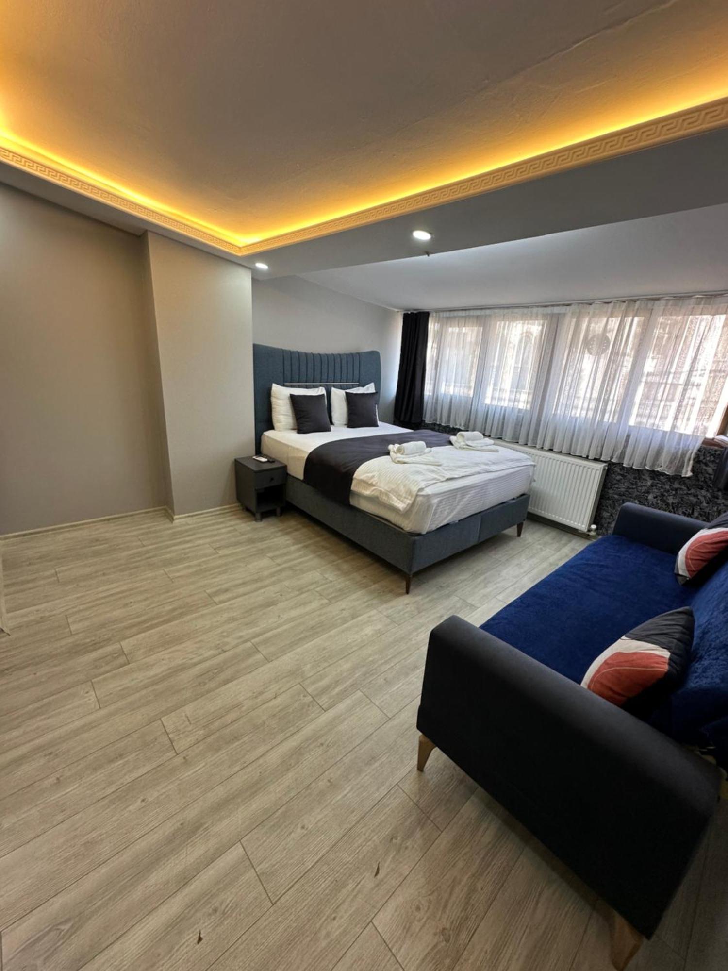 The Square 30 Otel *